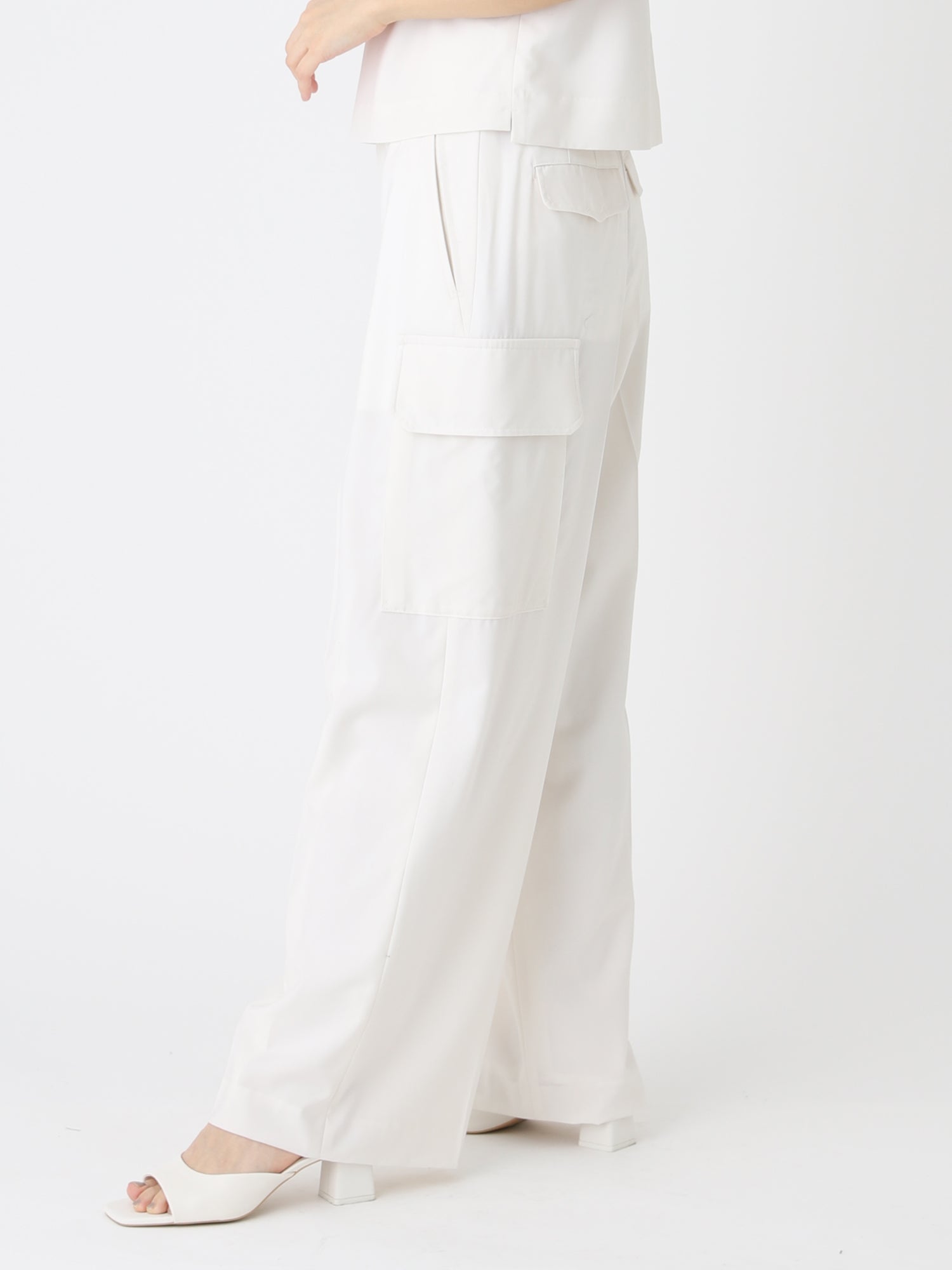 Tropical W Wide Cargo Pants<BR>サッシュベルトでウエストの調節が可能