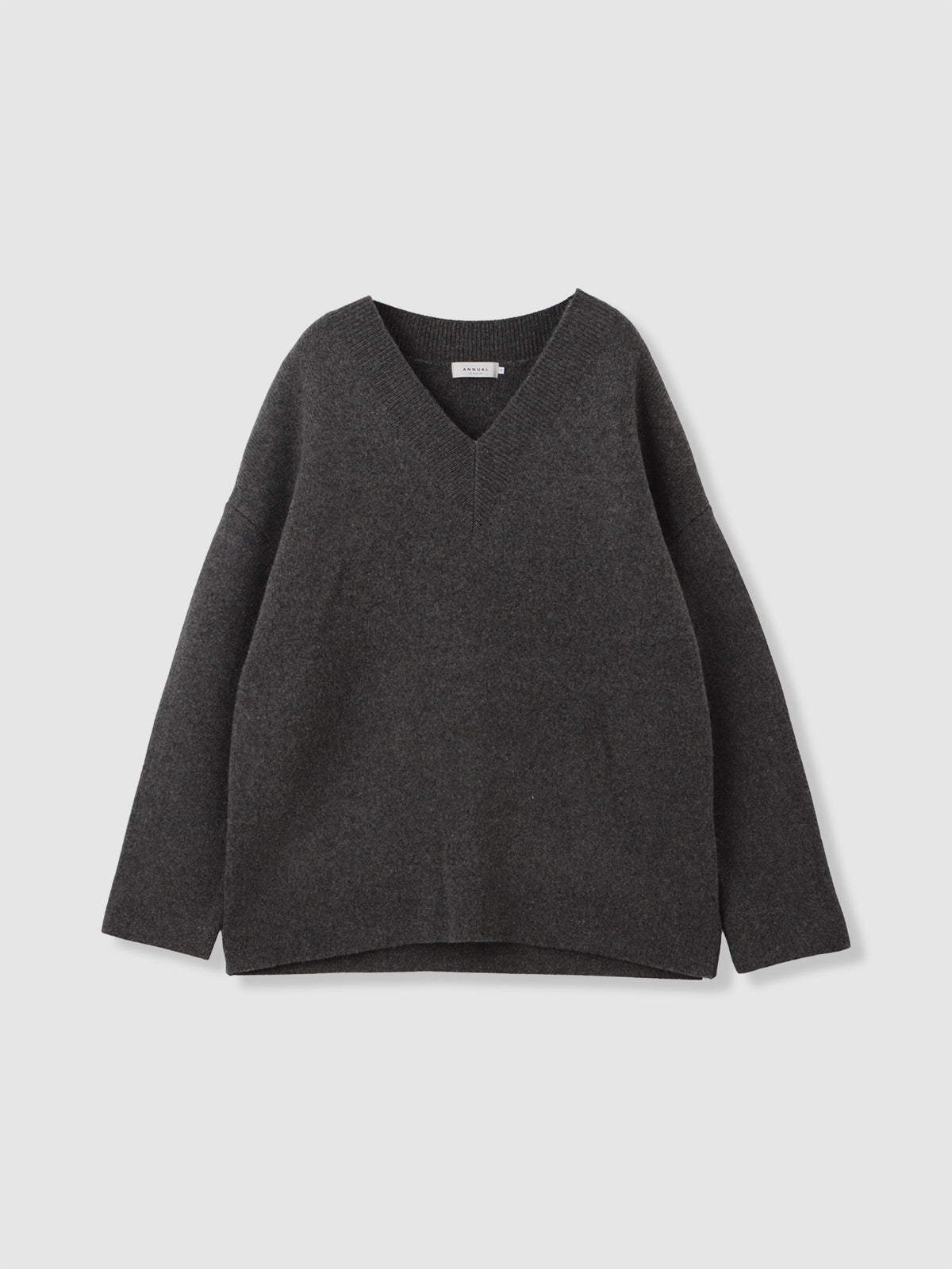 Smooth V-Neck Sweaterシンプルで肉厚なオーバーサイズニット