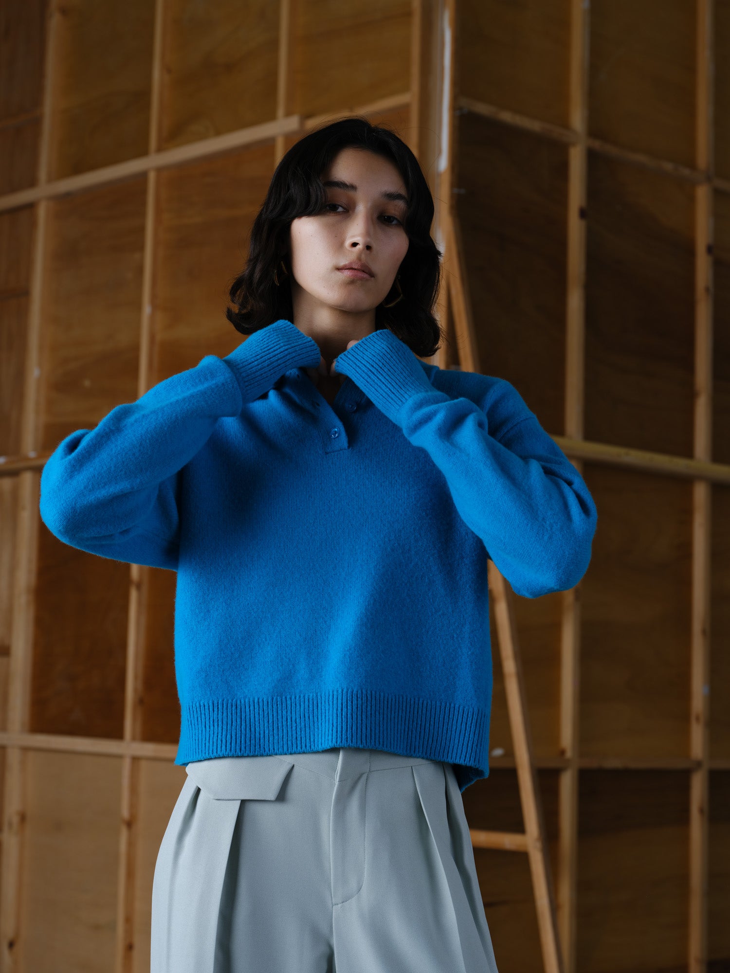 Brushed Polo Sweater<BR>起毛加工による柔らかな着心地