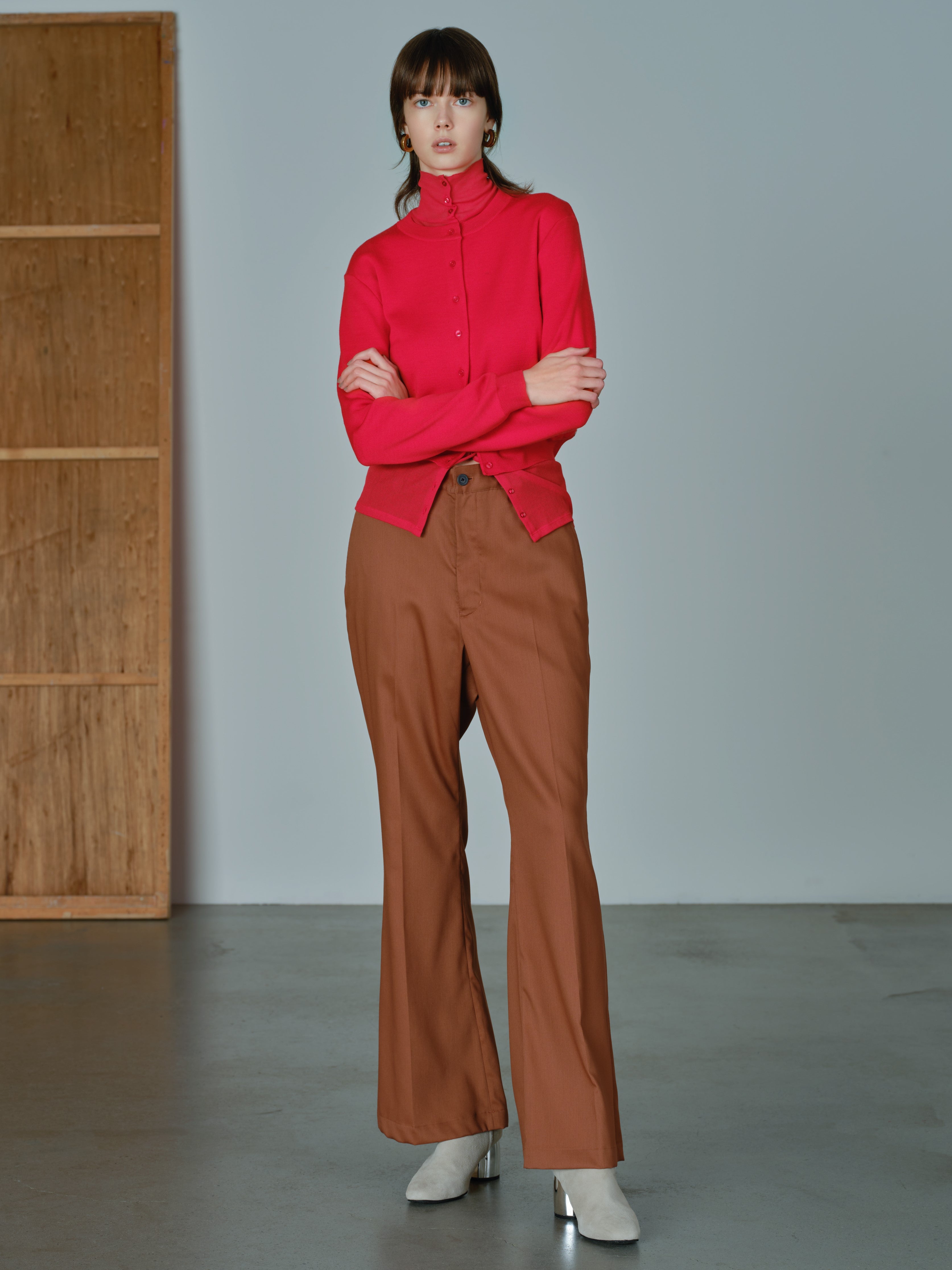 Embroidery Cardigan<BR>シワになりにくい編組織で作られたカーディガン