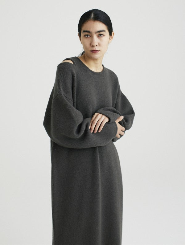 Slit Onepiece<BR>体のシルエットが気にならないワンピース