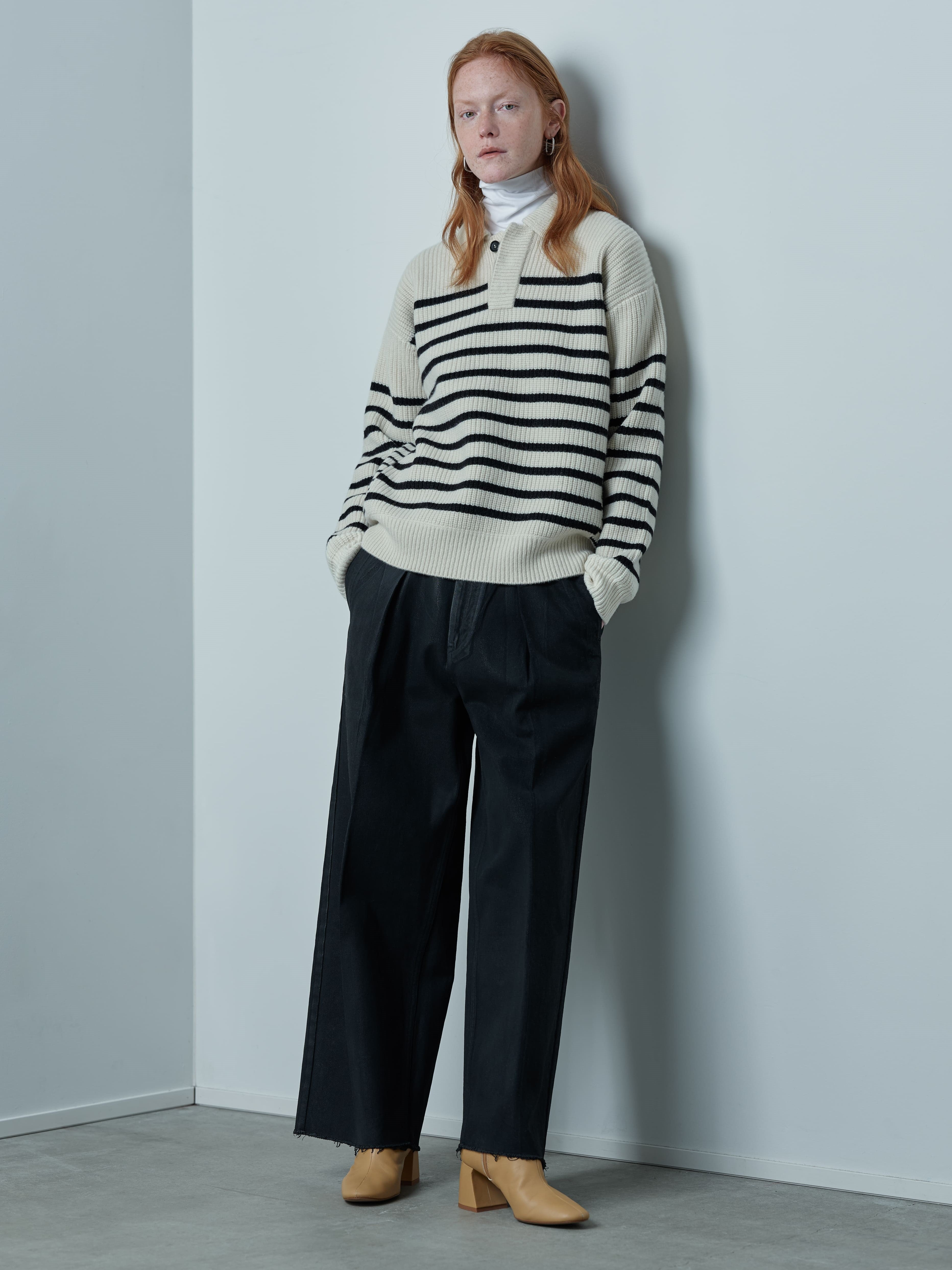 Striped Polo Sweater<BR>異なるボーダーピッチがアクセントに
