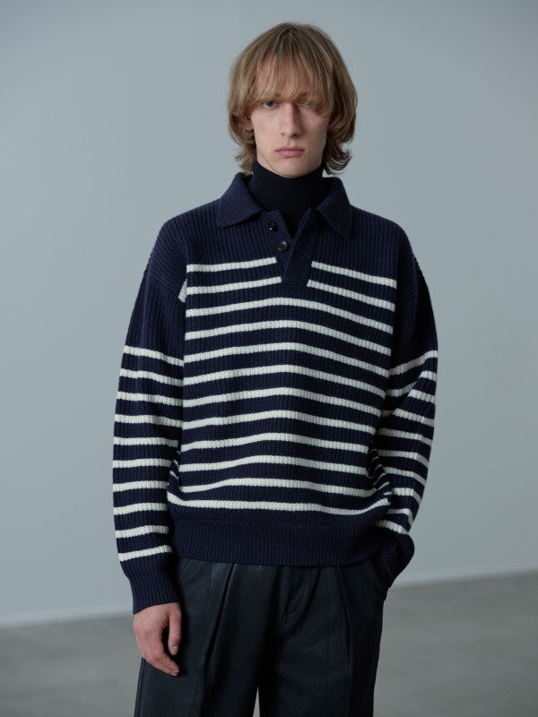 Striped Polo Sweater<BR>異なるボーダーピッチがアクセントに