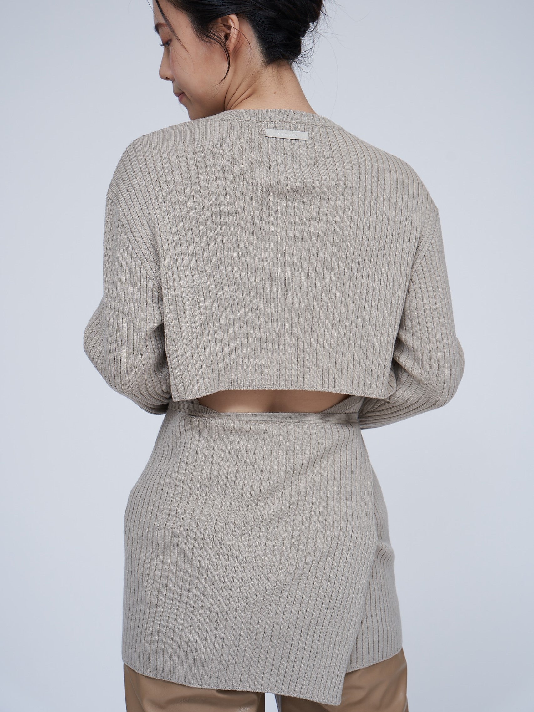Wrap Pullover<BR>共地の紐で着方のアレンジが可能