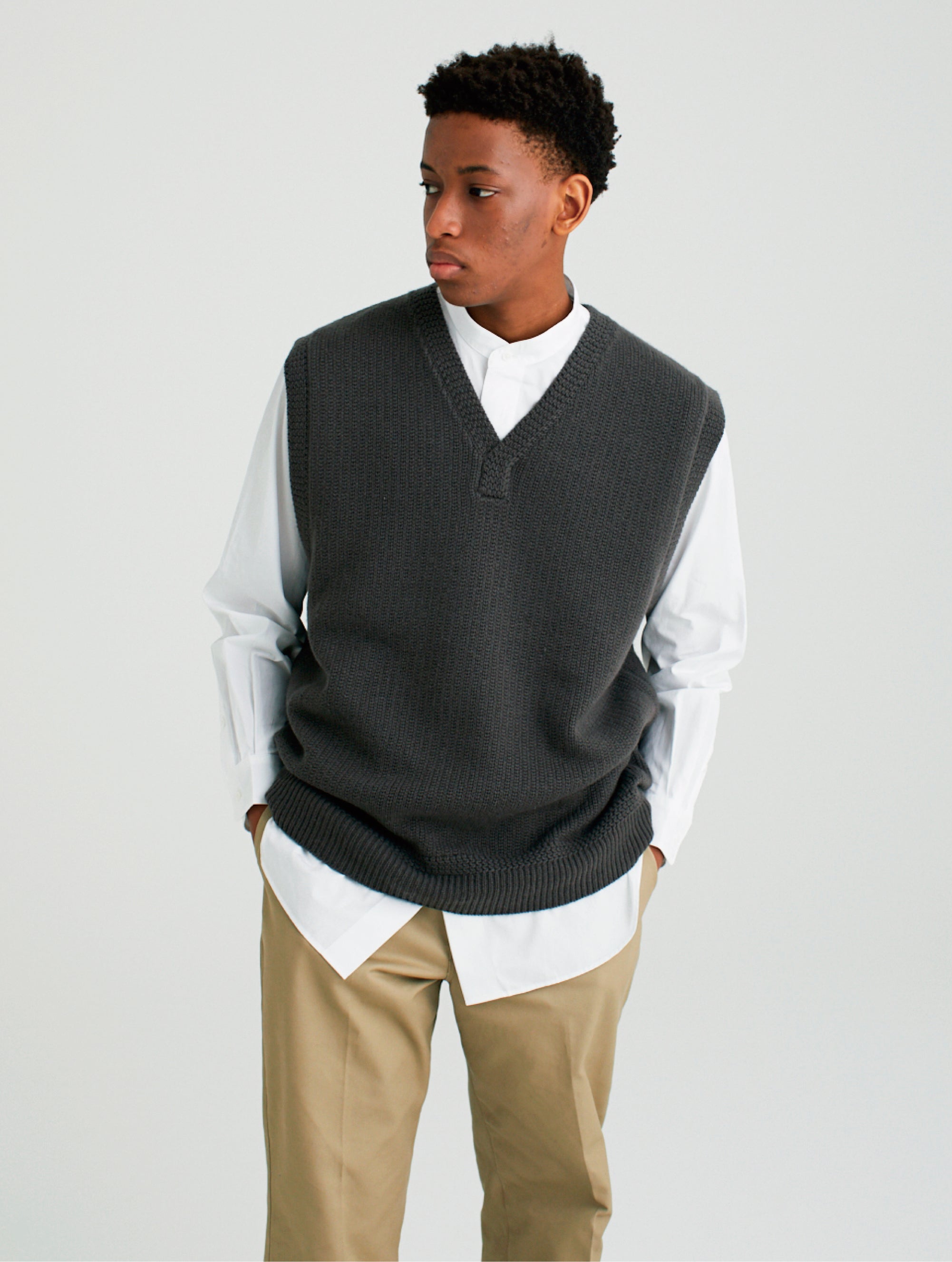 V-Neck Vest<BR>編組織が特徴的なオーバーサイズベスト