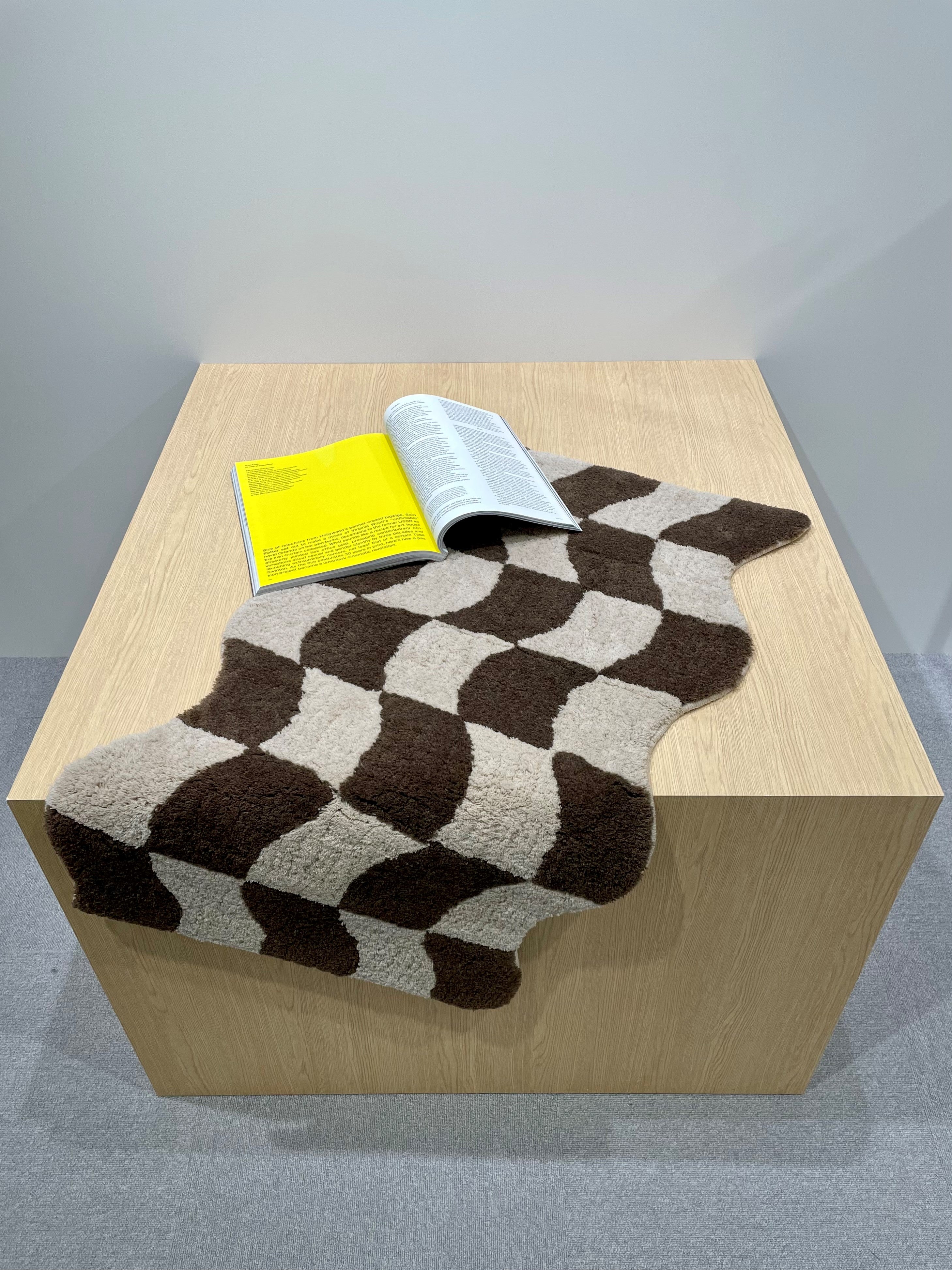 Checker Flag Rug<BR>リサイクルウールを使用したラグ