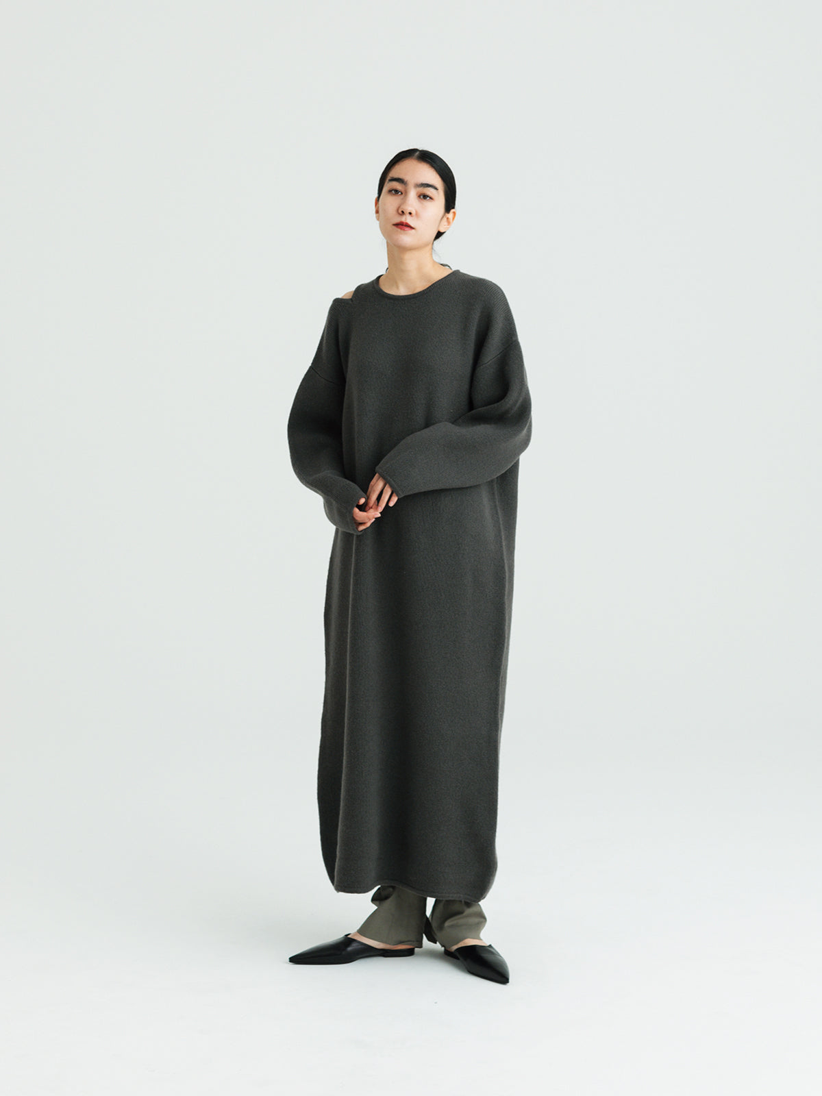 Slit Onepiece<BR>体のシルエットが気にならないワンピース