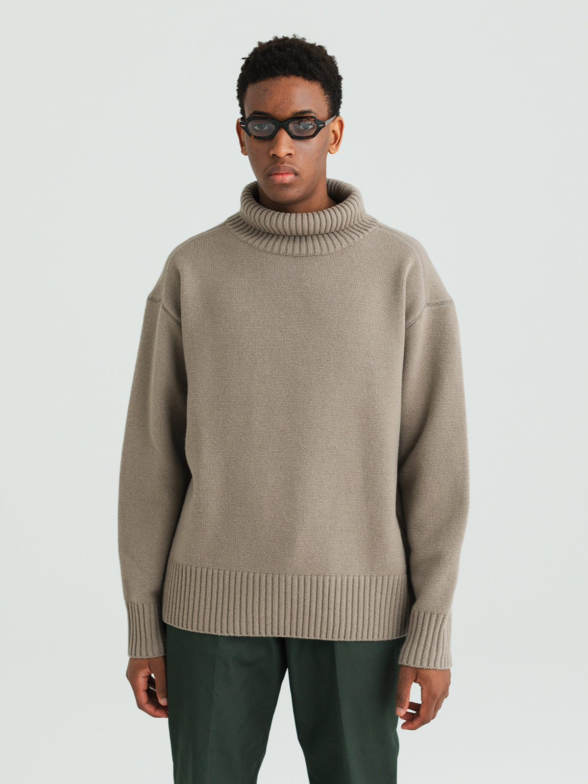 Turtle Pullover<BR>性別を超えて支持されるオーバーサイズニット