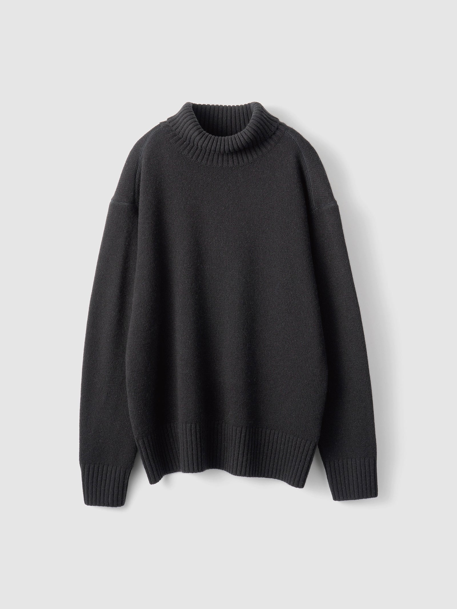 Turtle Pullover<BR>性別を超えて支持されるオーバーサイズニット