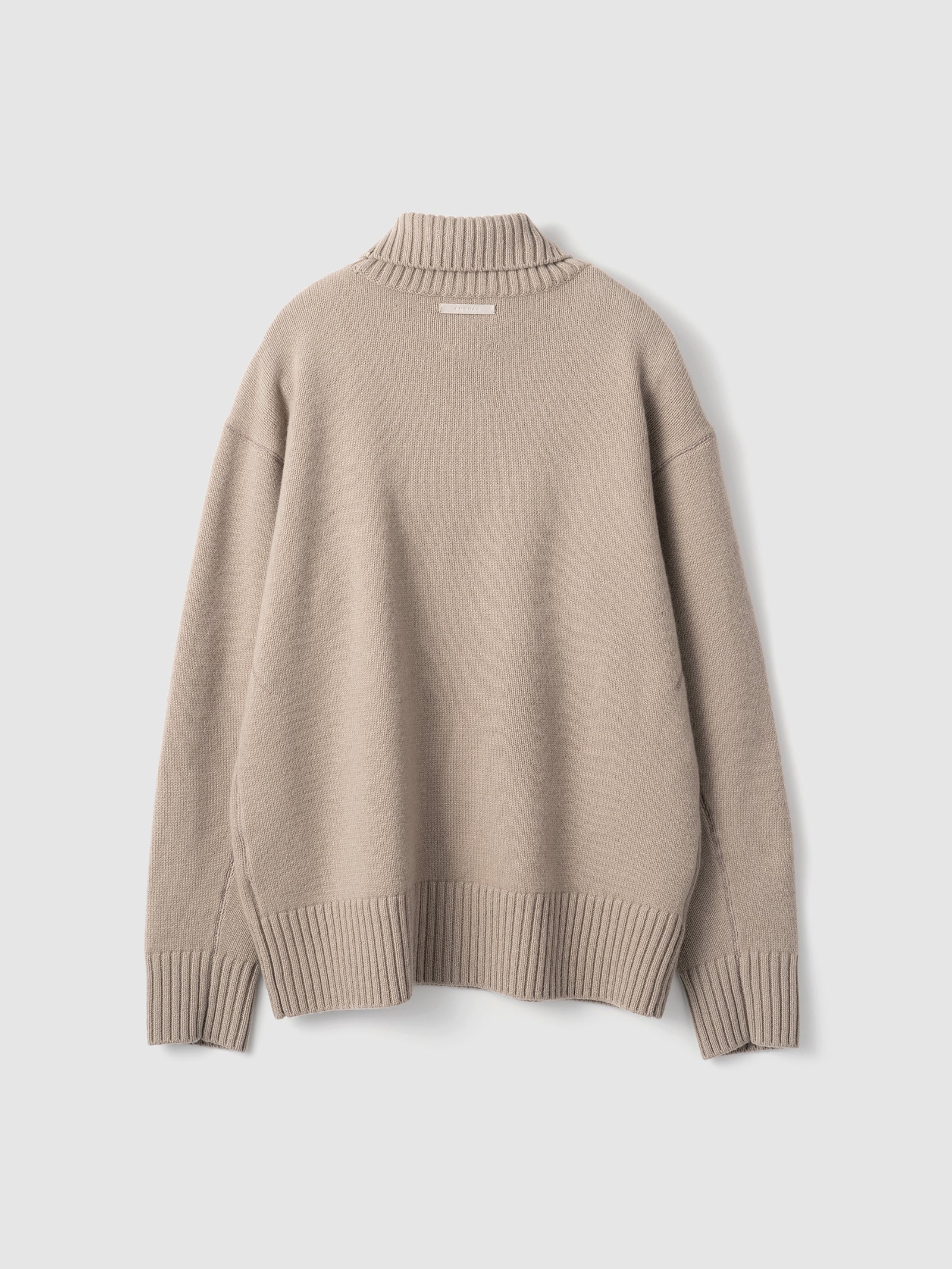 Turtle Pullover<BR>性別を超えて支持されるオーバーサイズニット