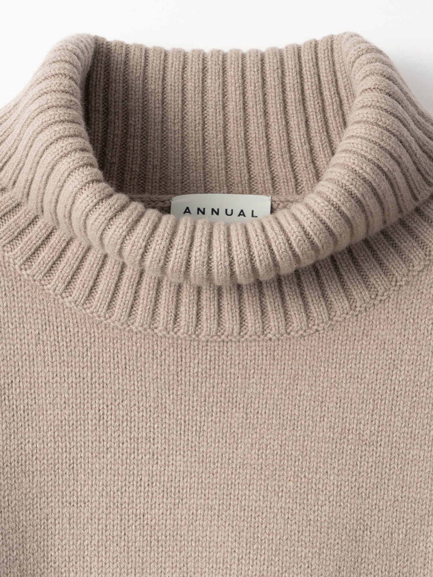 Turtle Pullover<BR>性別を超えて支持されるオーバーサイズニット