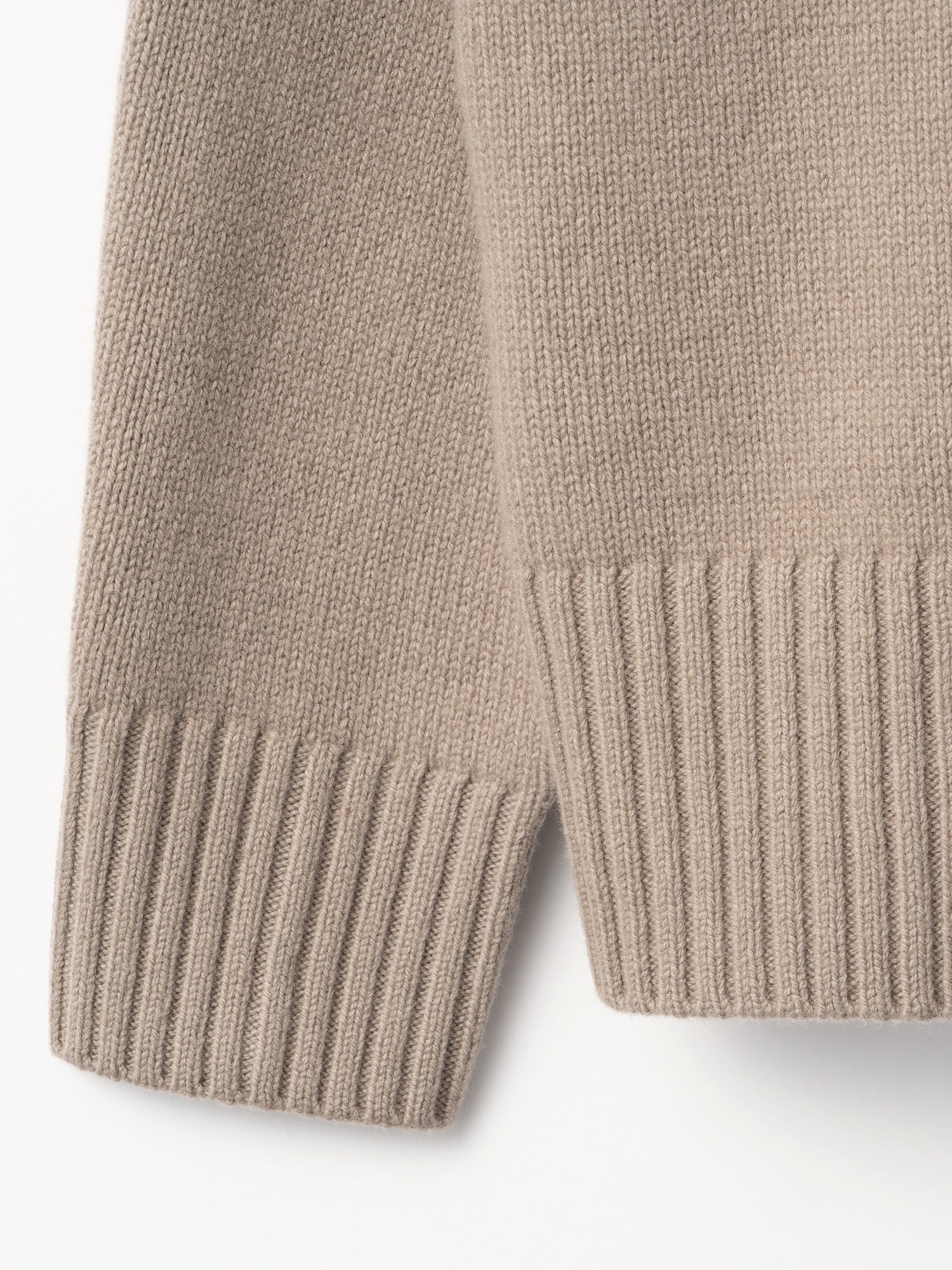 Turtle Pullover<BR>性別を超えて支持されるオーバーサイズニット