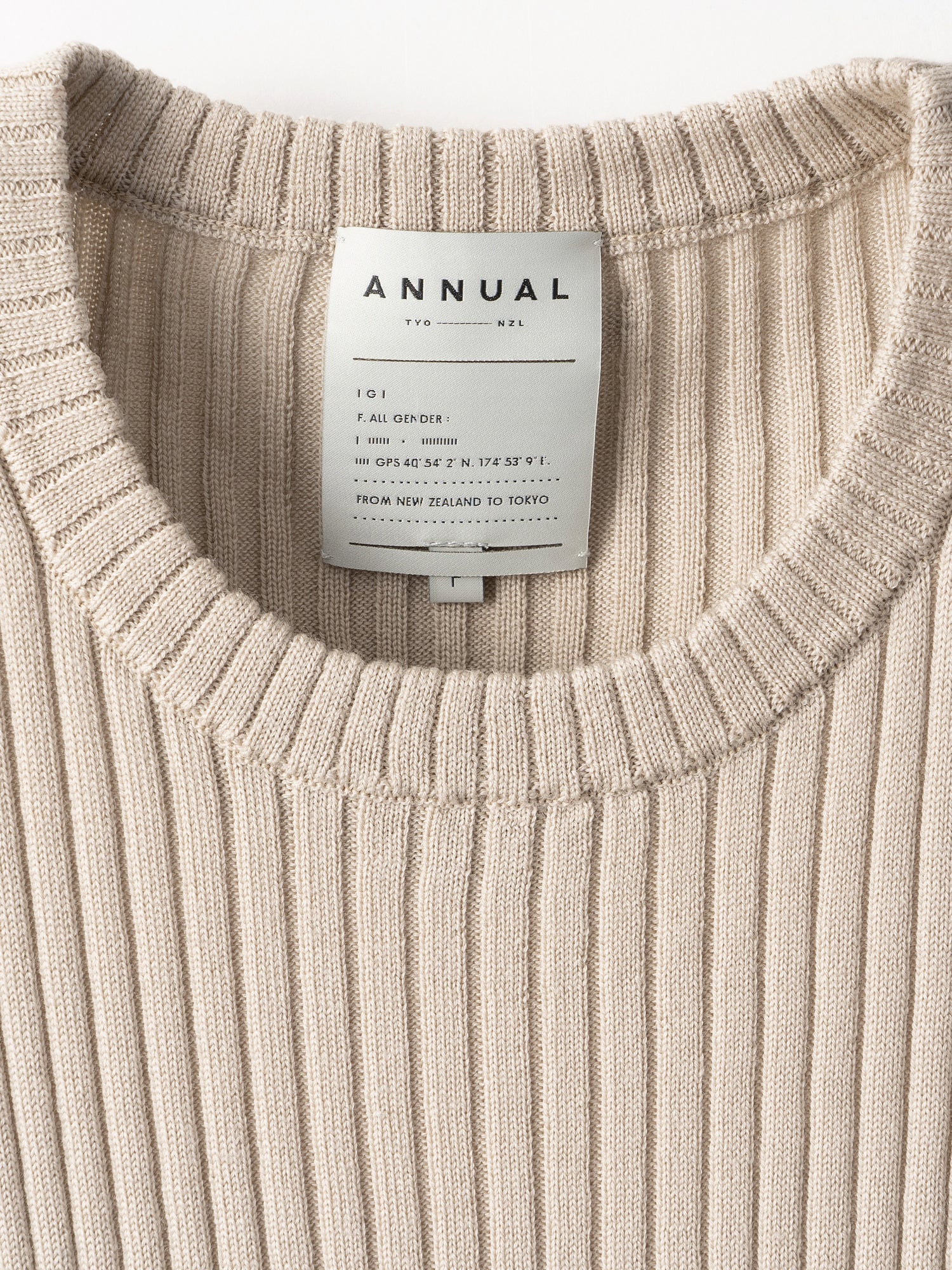 Wrap Pullover<BR>共地の紐で着方のアレンジが可能