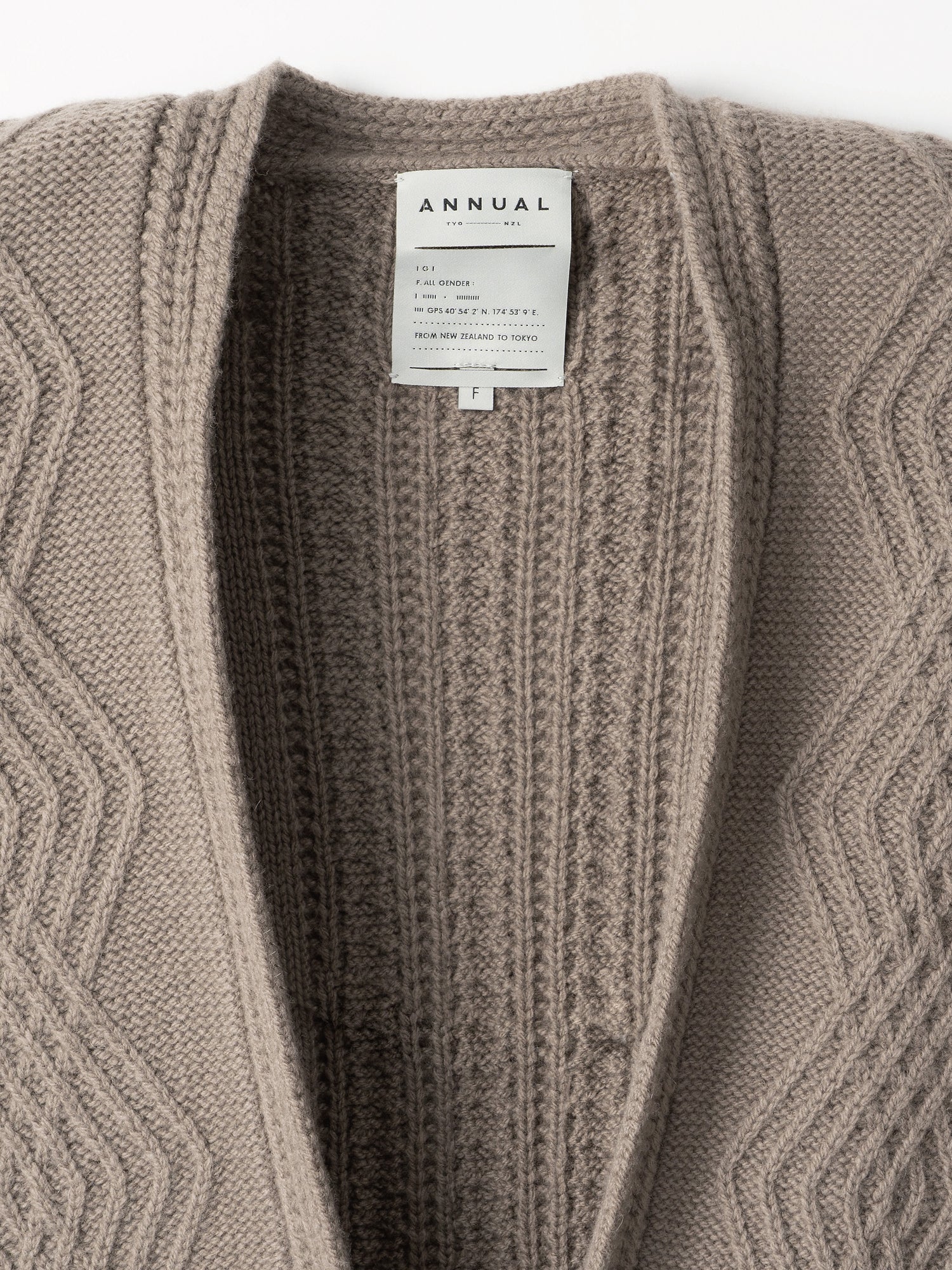 Cable Vest<br> The three-dimensional cable pattern is distinctive.