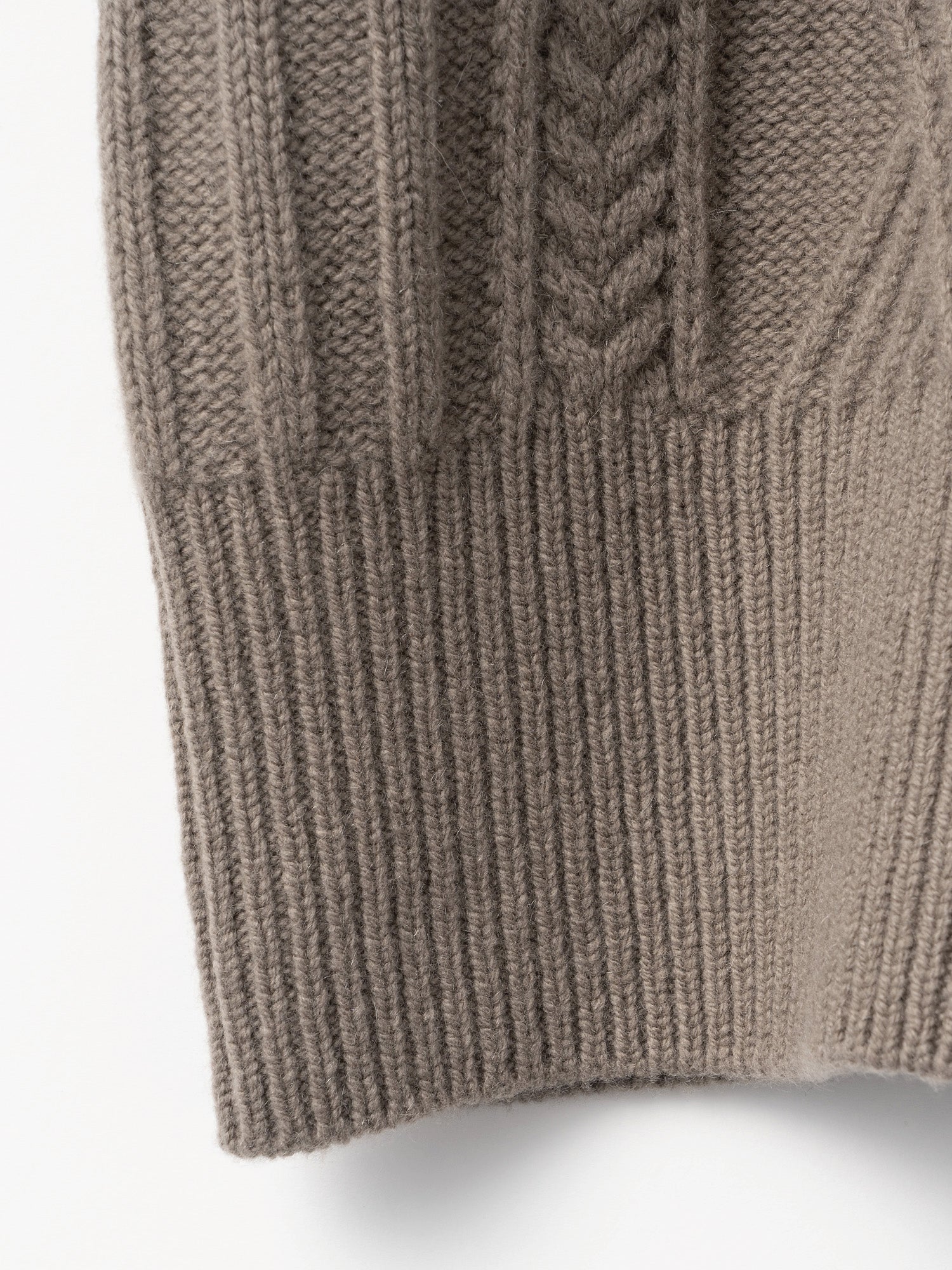 Cable Vest<br> The three-dimensional cable pattern is distinctive.