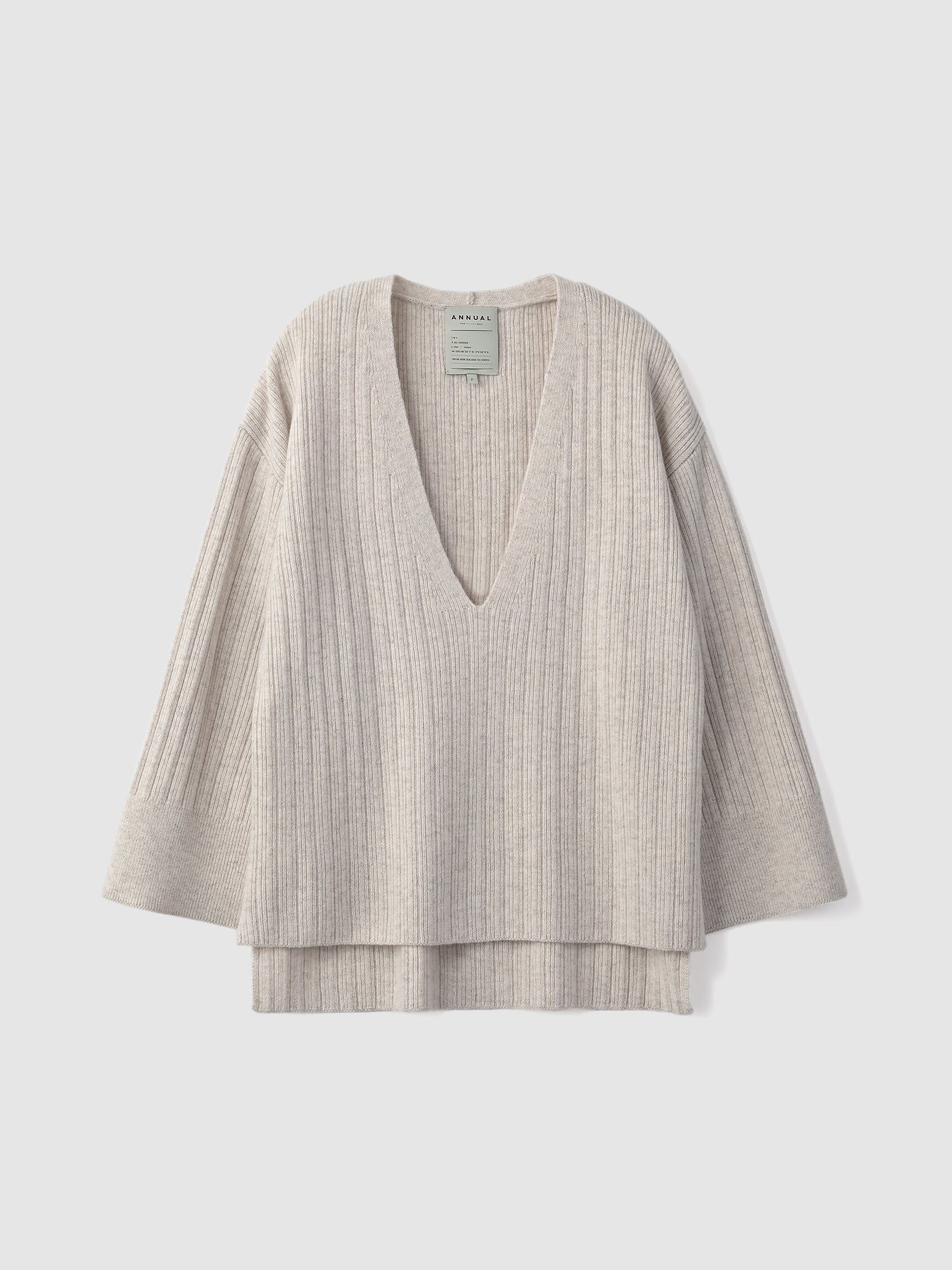 Accordion V-pullover<BR>体のラインをひろわない深Vニット