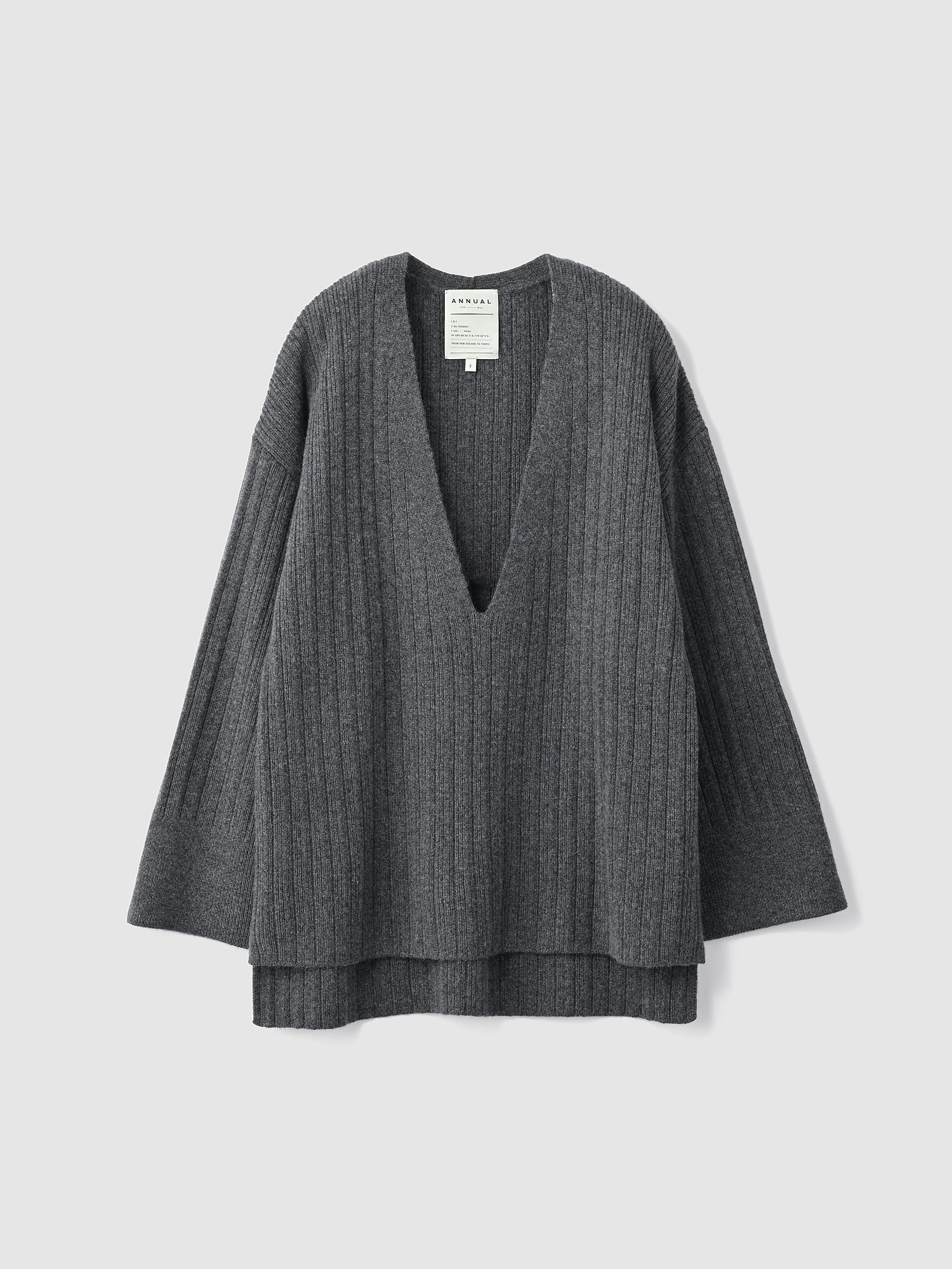 Accordion V-pullover<BR>体のラインをひろわない深Vニット