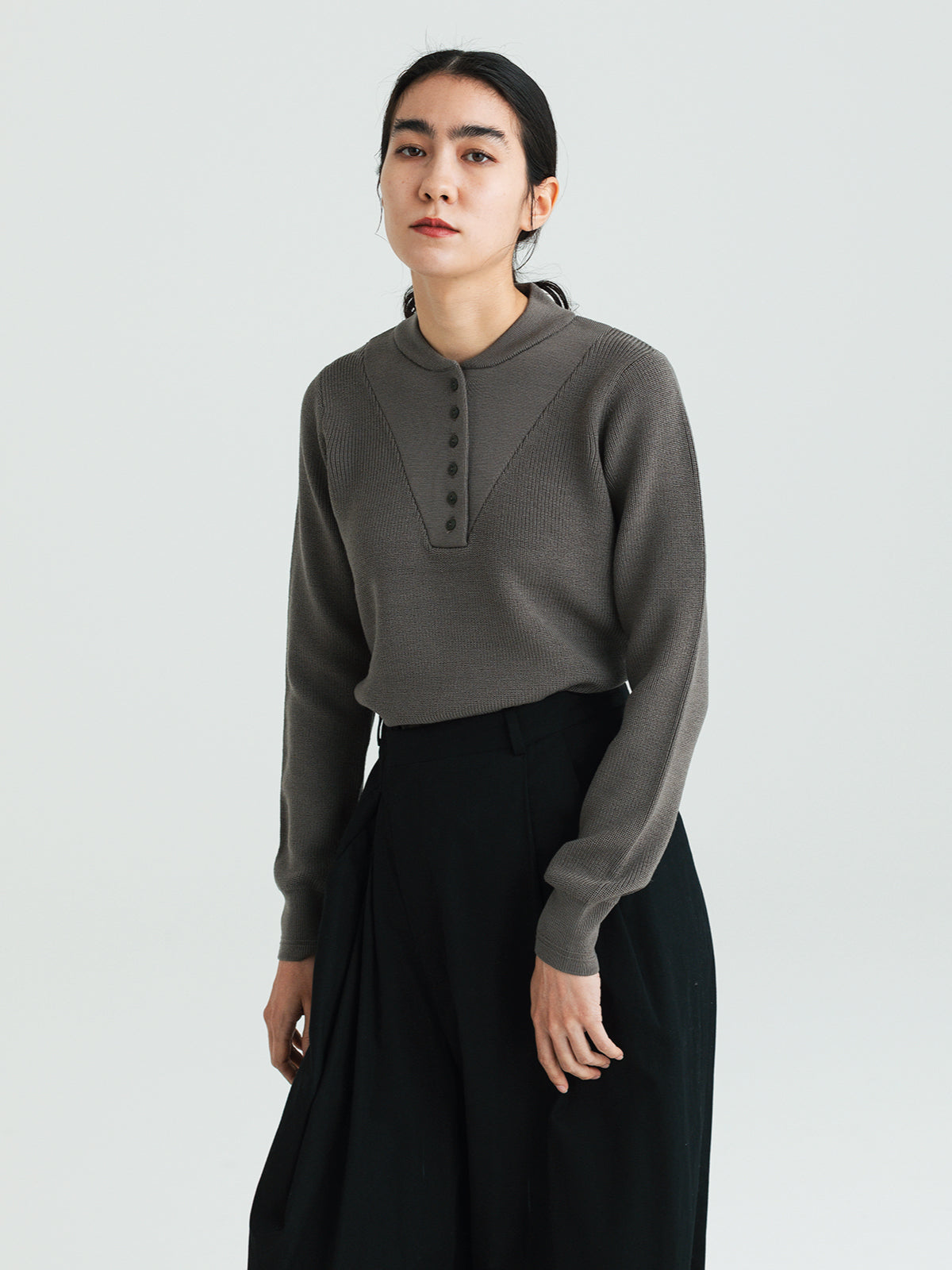 Military sweater<BR>ミリタリーニットを女性らしくアップデート