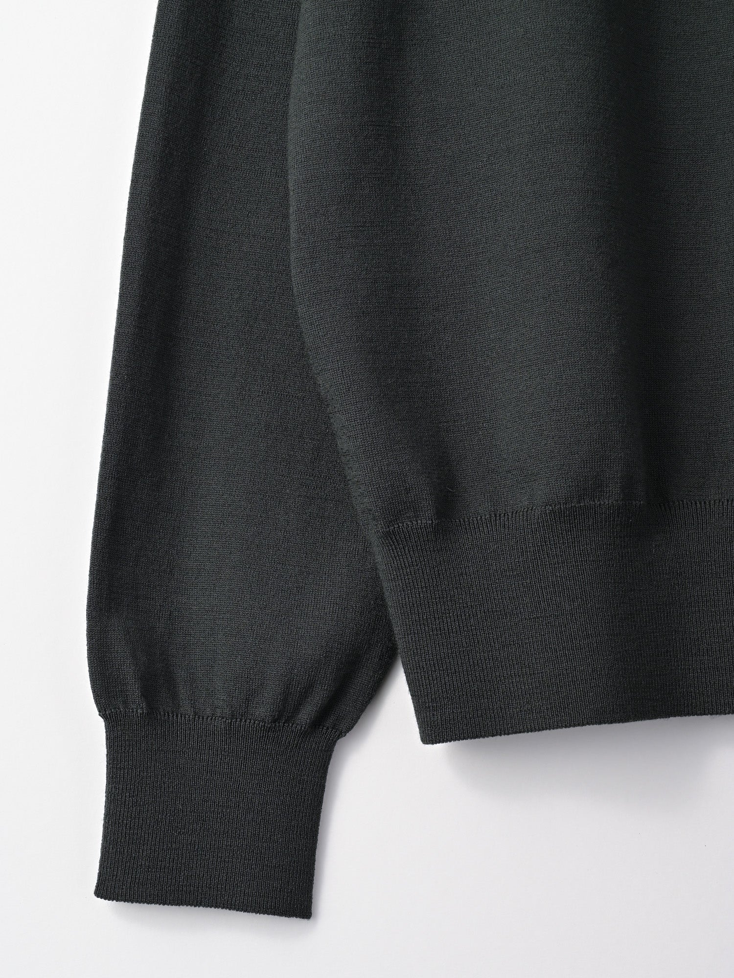 Smock knit shirts<BR>着方で印象を変えられるハイゲージニット