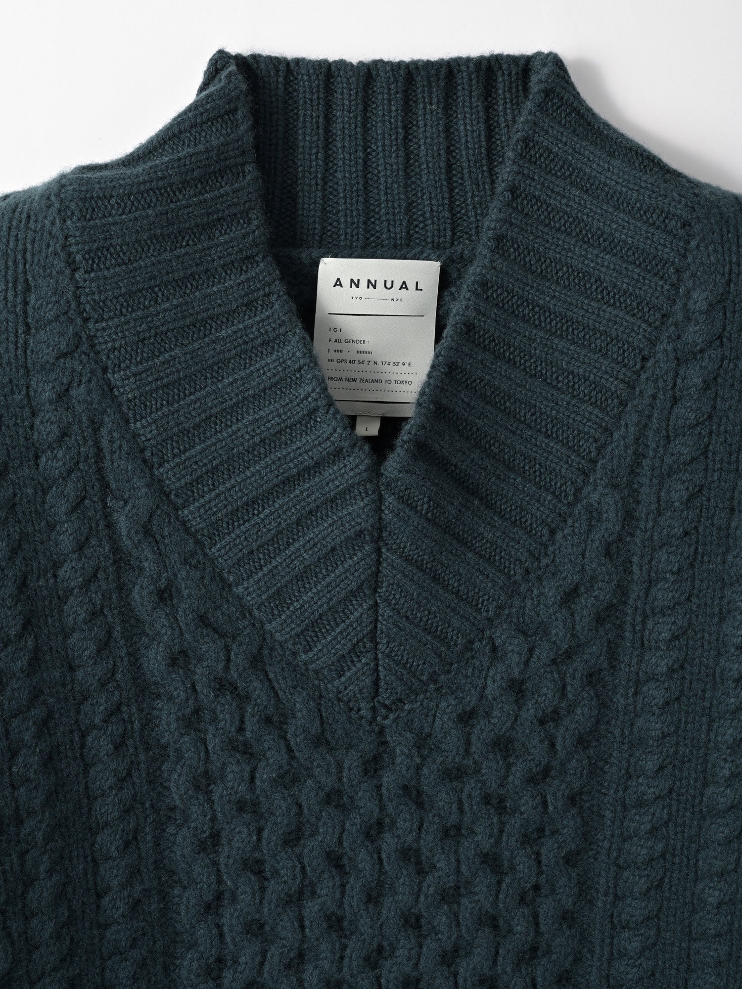 Fisherman's sweater<BR>冬の寒さから身を守る肉厚なアランニット
