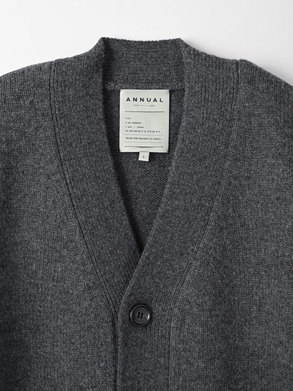 Line cardigan<BR>性別、世代問わず着用可能な万能カーディガン