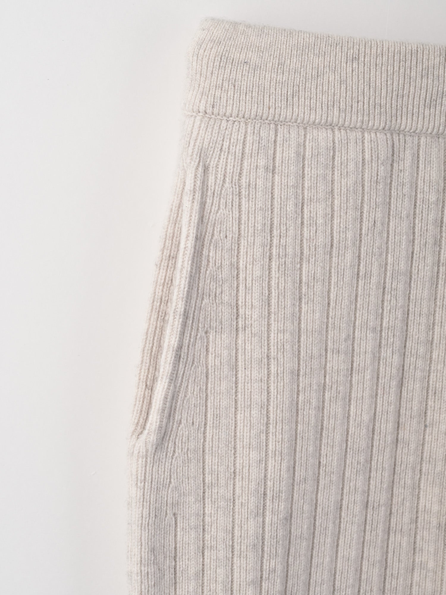 Accordion pants<BR>素肌でもチクチクしない 肉厚なジョガーパンツ