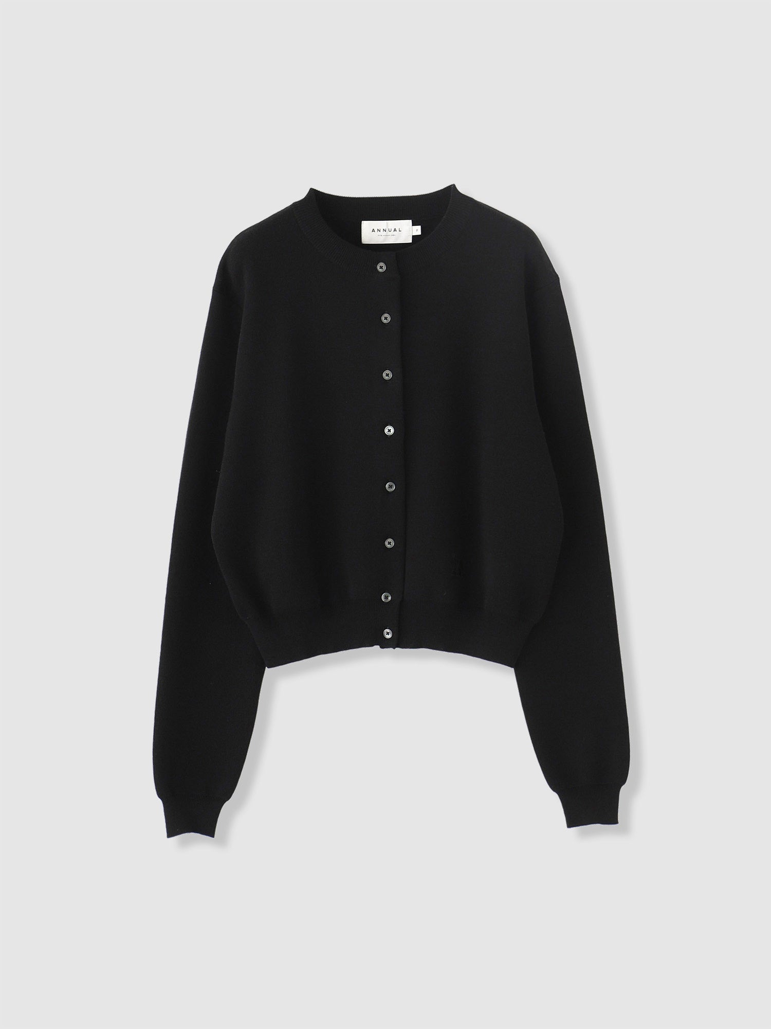 Embroidery Cardigan<BR>シワになりにくい編組織で作られたカーディガン