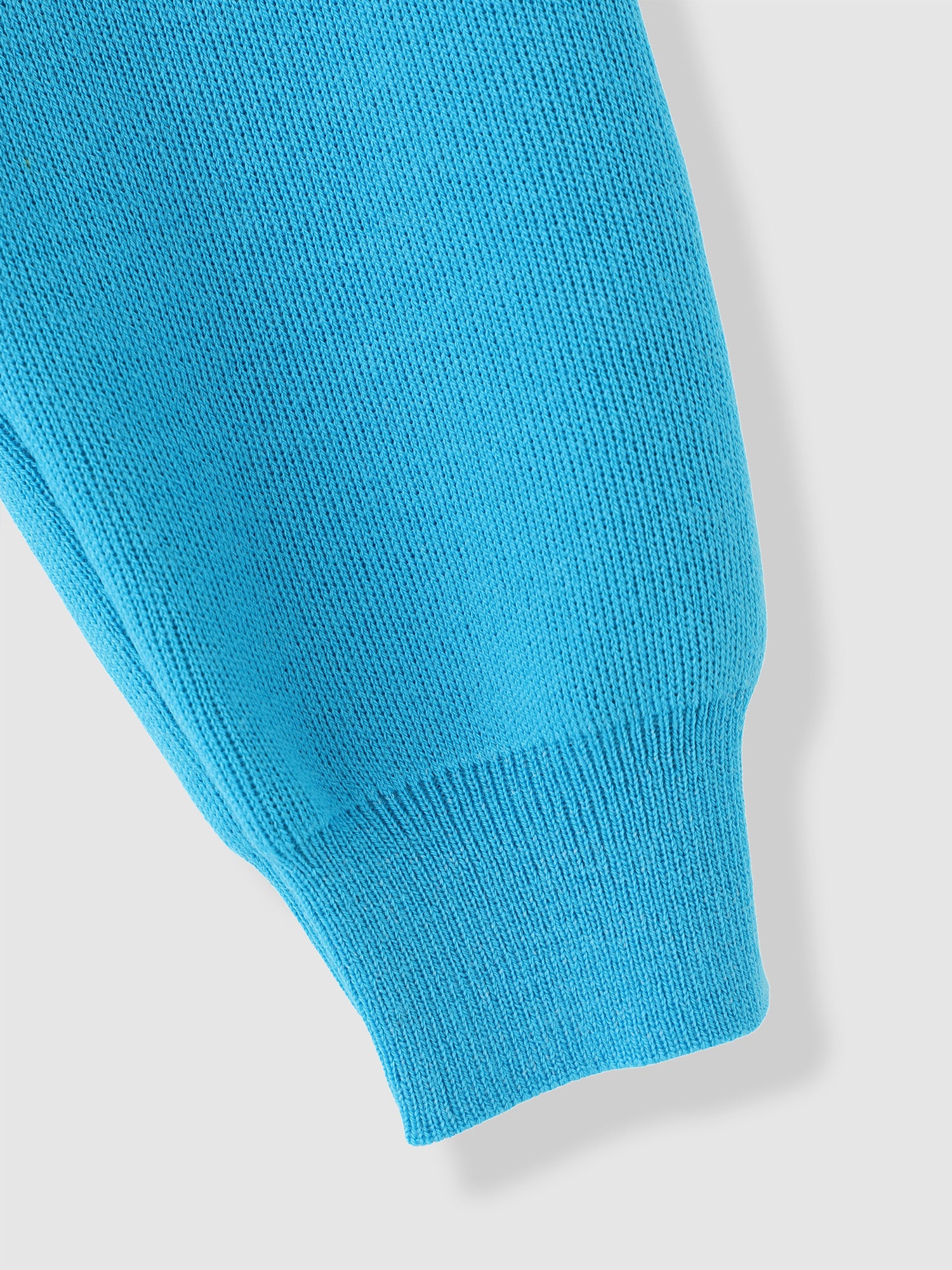 Embroidery Cardigan<BR>シワになりにくい編組織で作られたカーディガン