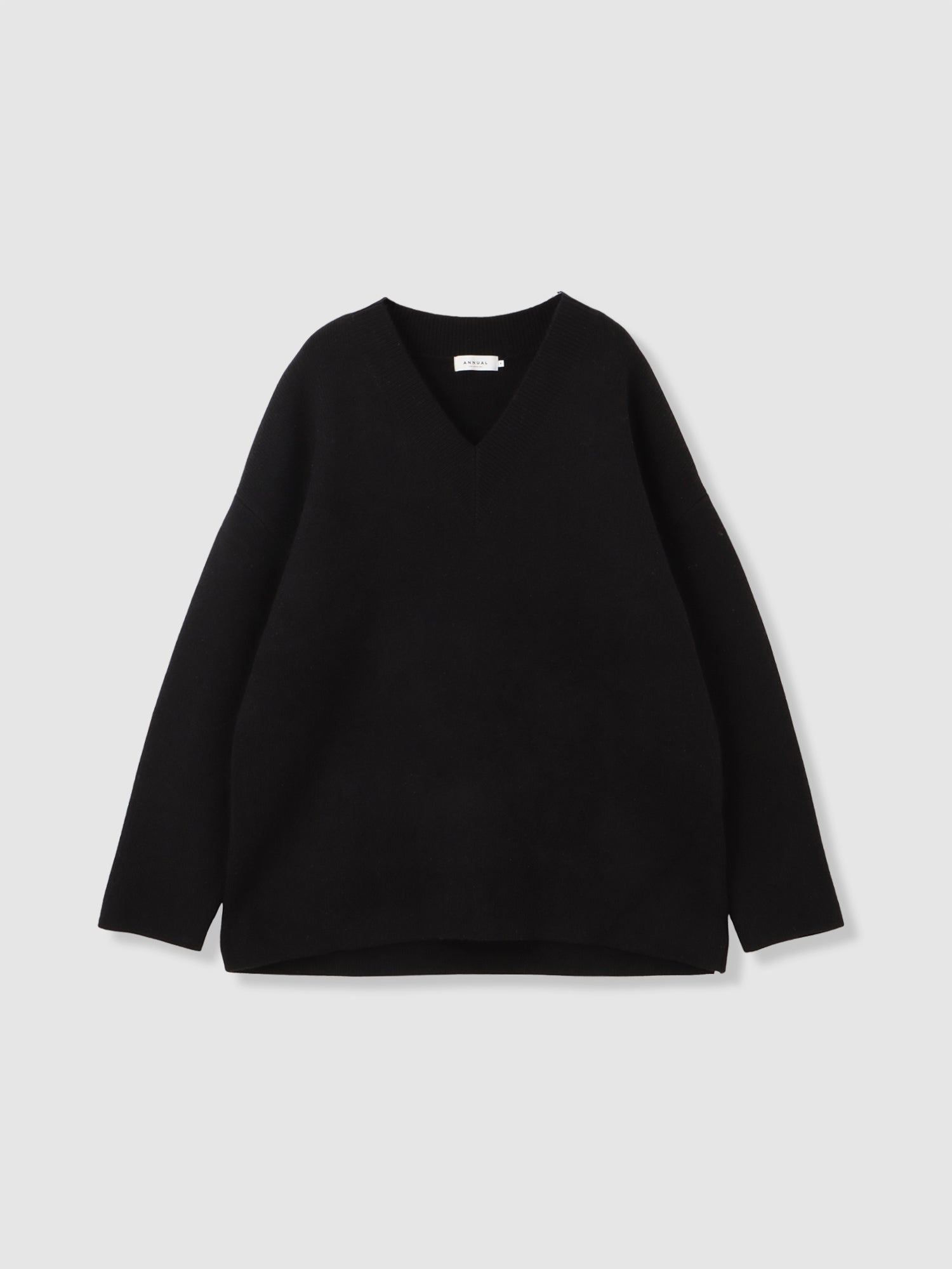 Smooth V-Neck Sweater<BR>シンプルで肉厚なオーバーサイズニット