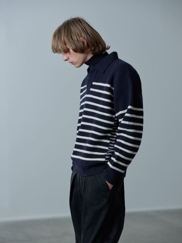 Striped Polo Sweater<BR>異なるボーダーピッチがアクセントに
