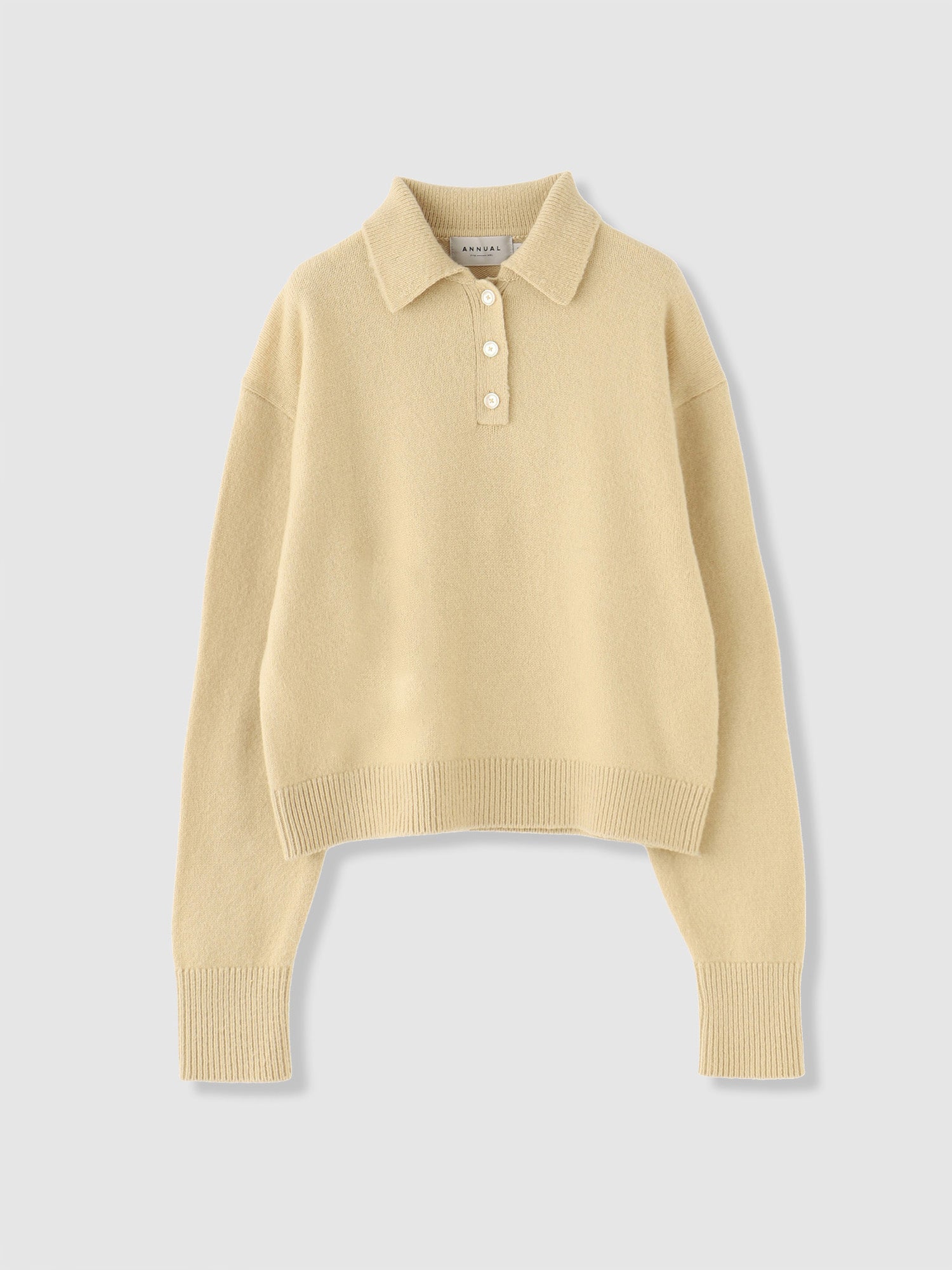 Brushed Polo Sweater, 起毛加工による柔らかな着心地