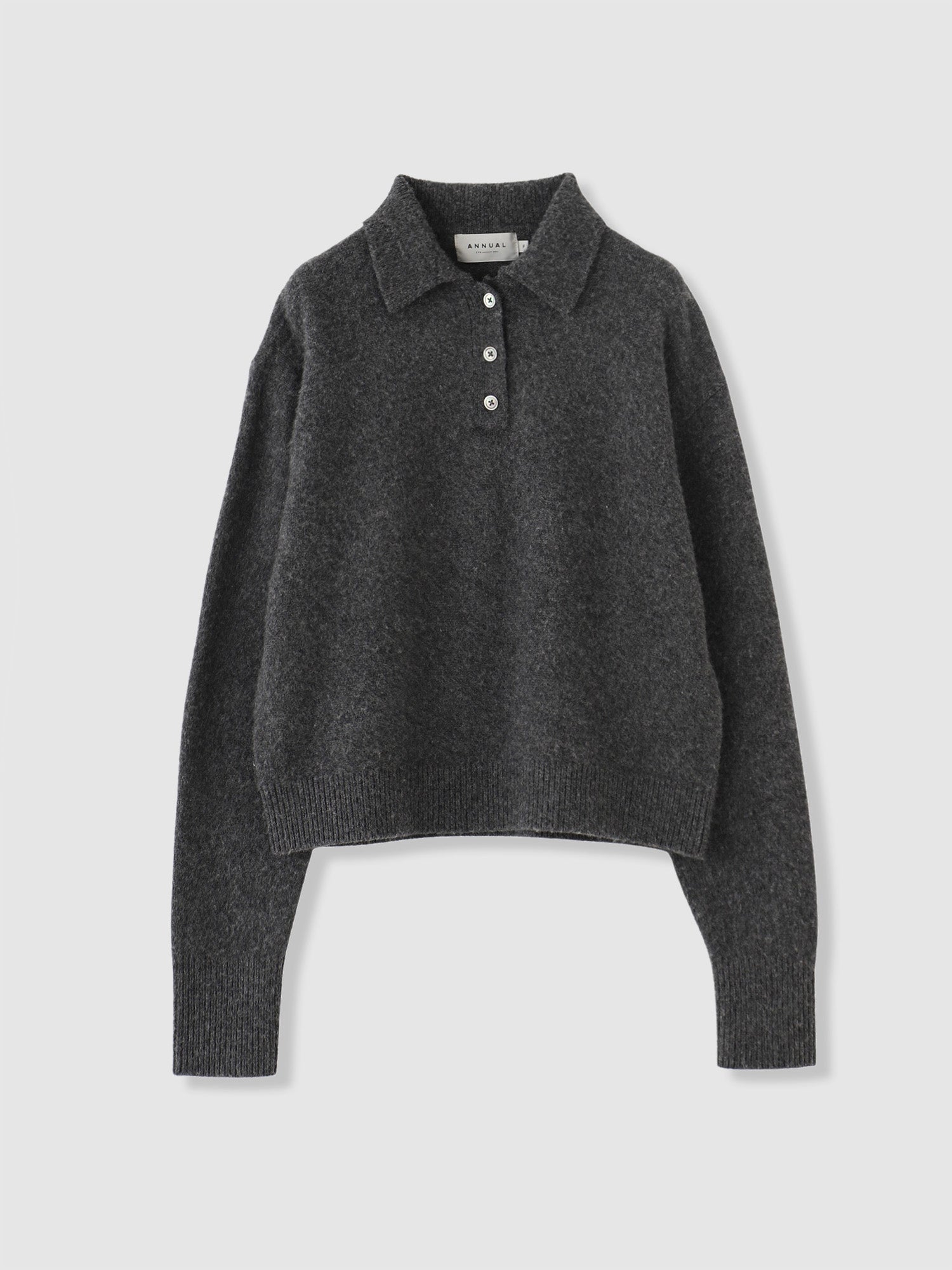 Brushed Polo Sweater, 起毛加工による柔らかな着心地