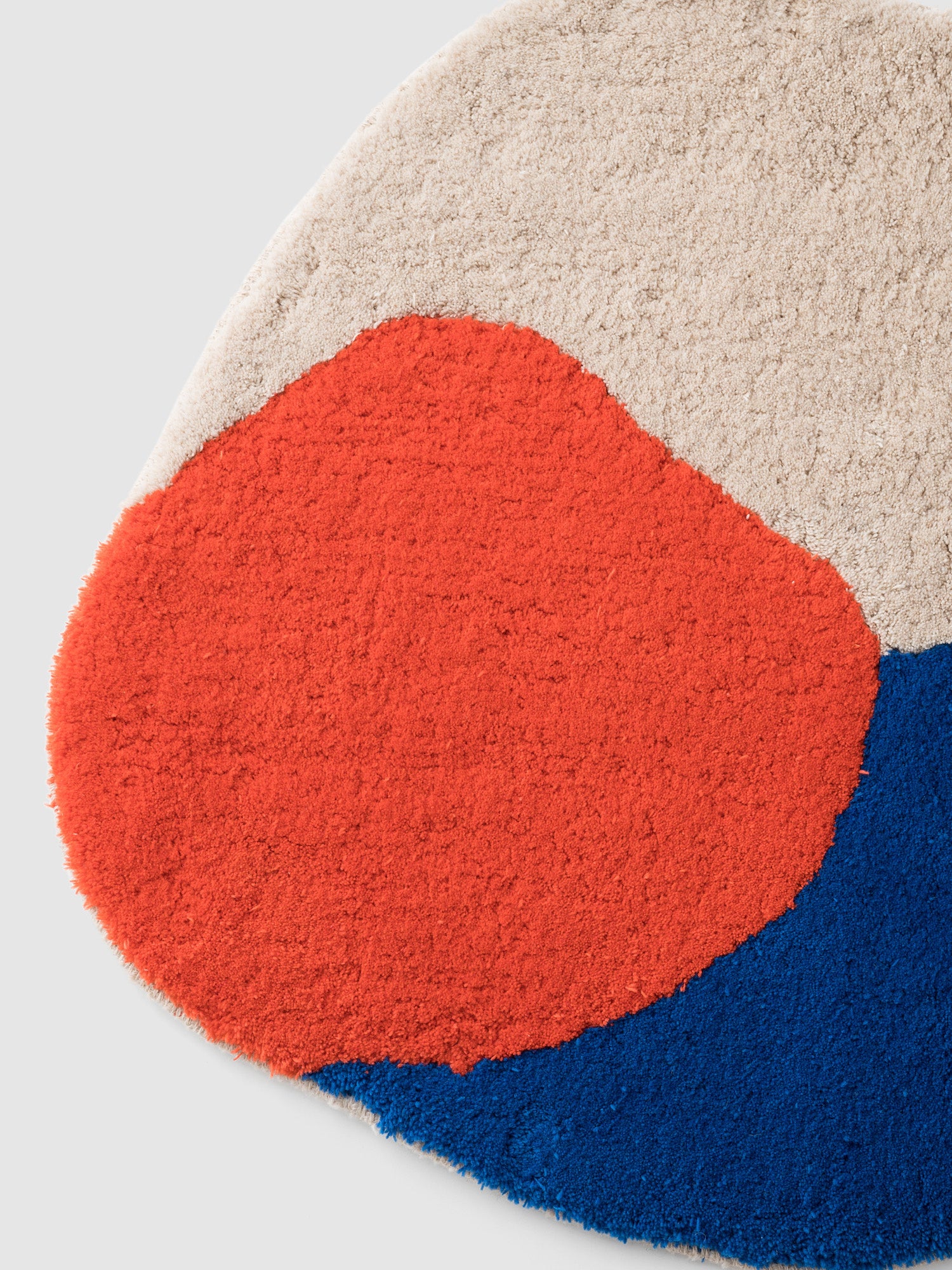 Unique Rug<BR>リサイクルウールを使用したラグ